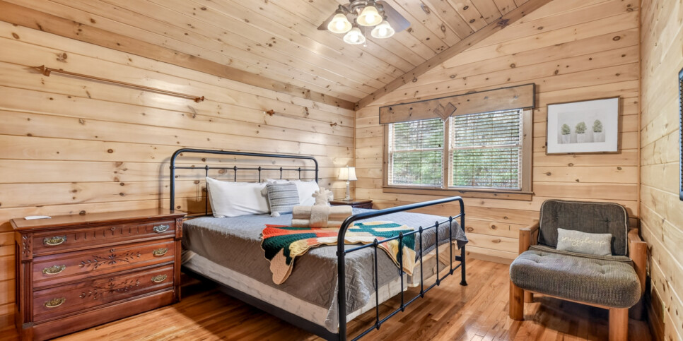 blue ridge kick aska lodge bedroom
