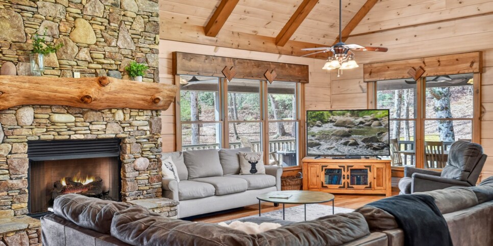 blue ridge kick aska lodge living room