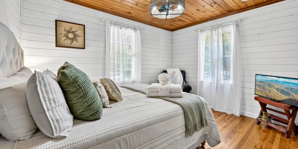 blue ridge laurel ridge retreat bedroom