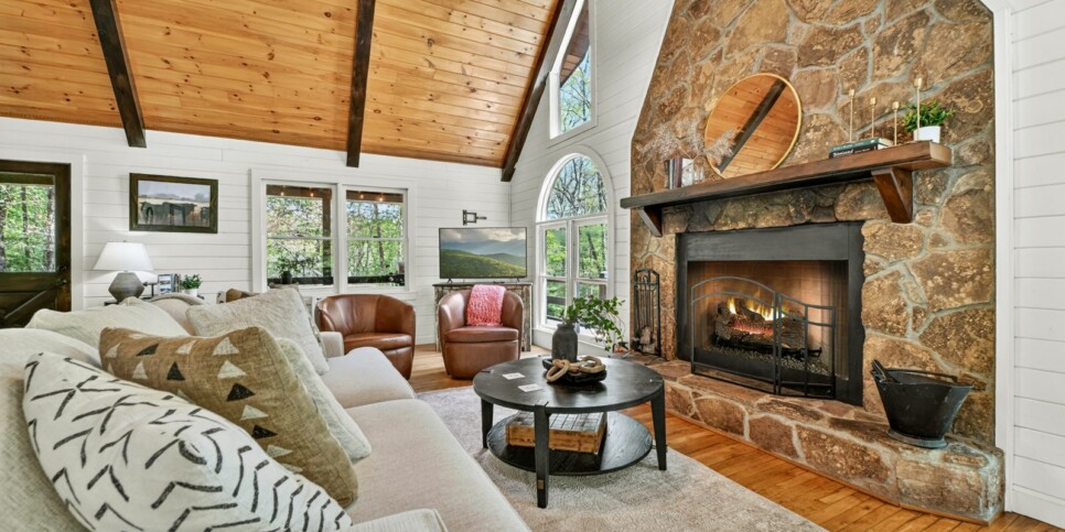 blue ridge laurel ridge retreat living room