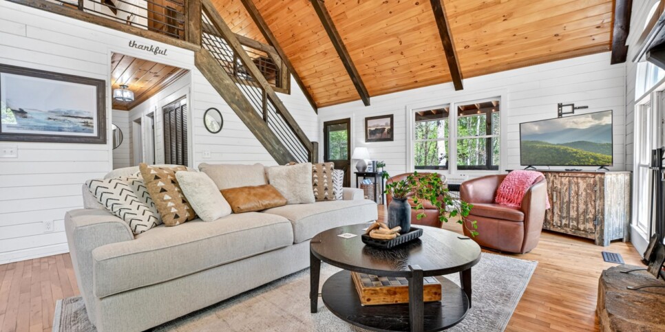 blue ridge laurel ridge retreat living room