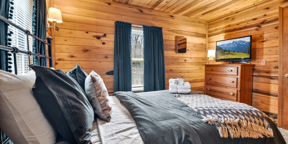 blue ridge serenity woods bedroom