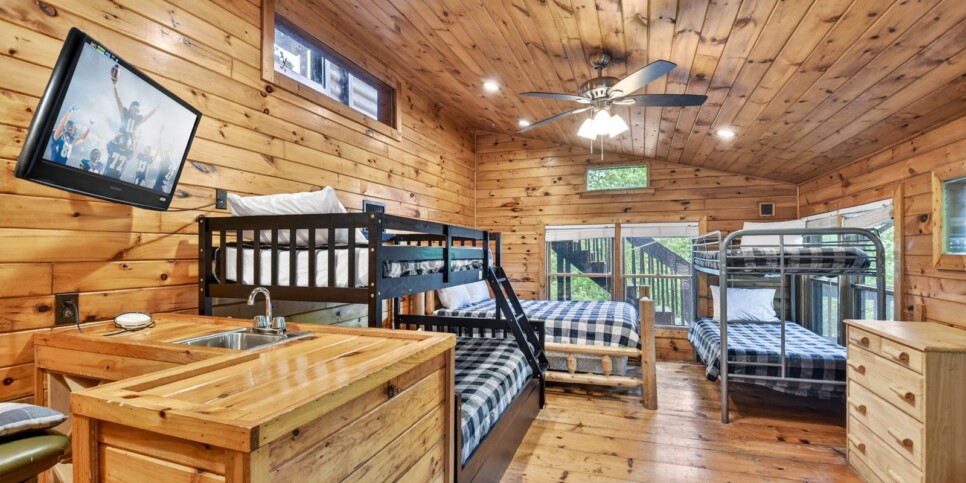 blue ridge wolfpack lodge bedroom