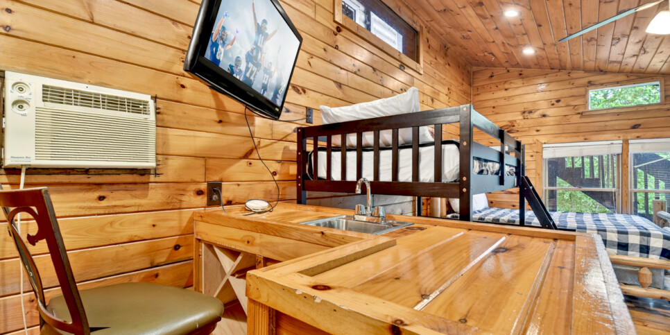 blue ridge wolfpack lodge bedroom