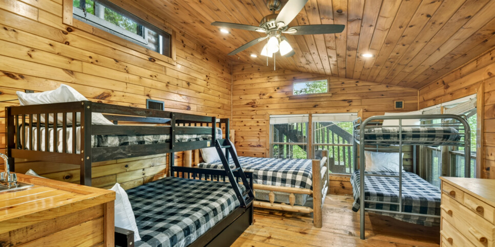 blue ridge wolfpack lodge bedroom