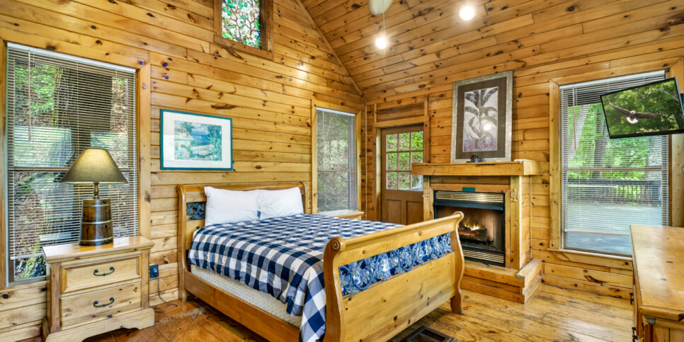 blue ridge wolfpack lodge bedroom