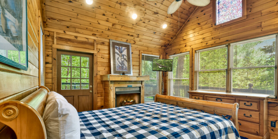 blue ridge wolfpack lodge bedroom