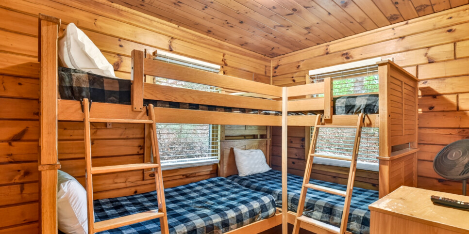 blue ridge wolfpack lodge bedroom