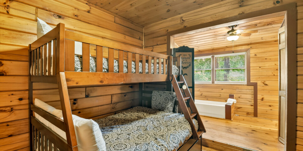 blue ridge wolfpack lodge bedroom