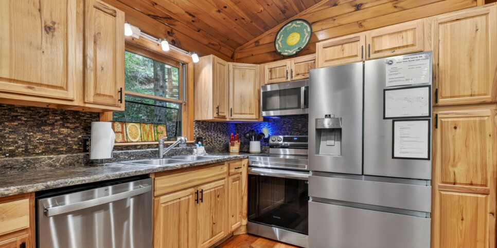 blue ridge wolfpack lodge kitchen