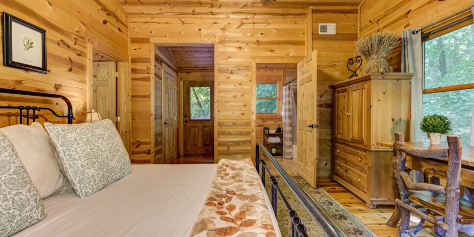 bent tree bent tree cabin bedroom