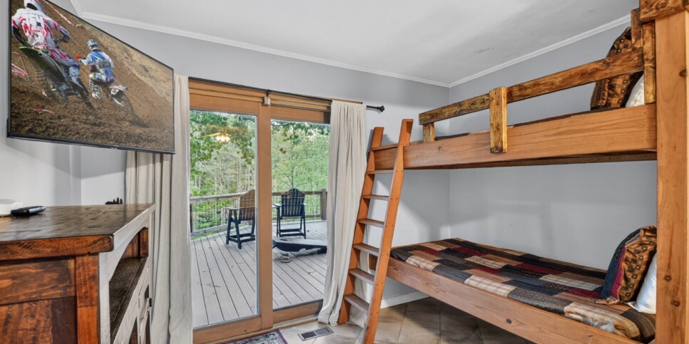 blue ridge riversong on the toccoa bedroom