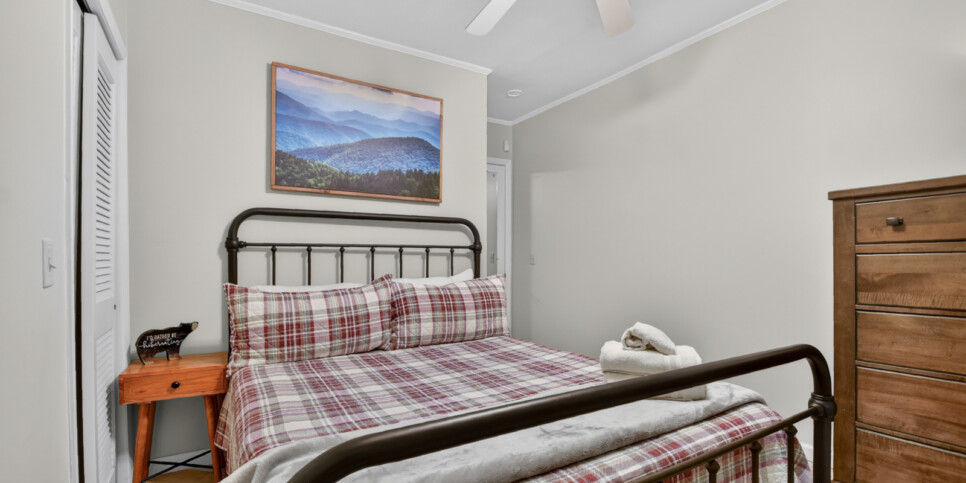 blue ridge riversong on the toccoa bedroom