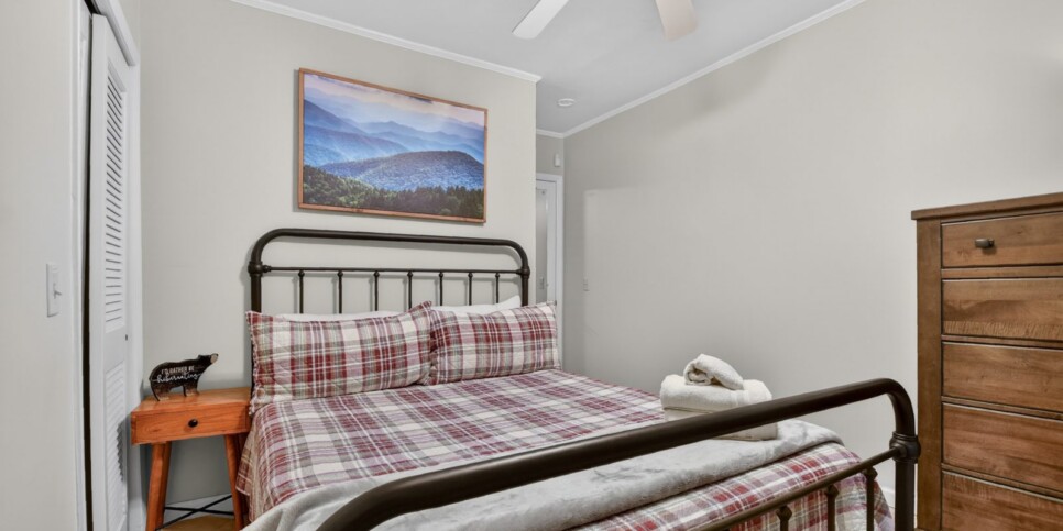 blue ridge riversong on the toccoa bedroom