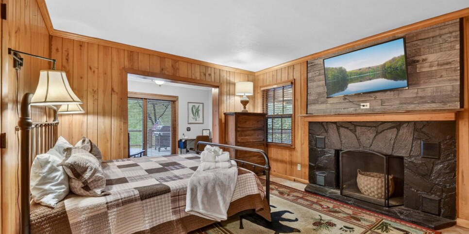 blue ridge riversong on the toccoa bedroom