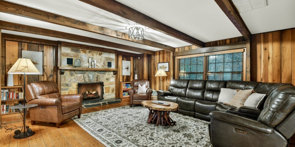 blue ridge riversong on the toccoa living room