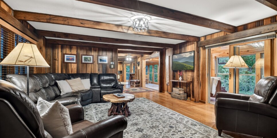blue ridge riversong on the toccoa living room