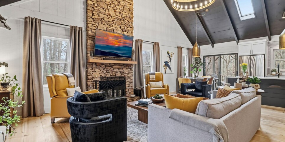 Big Canoe - Long & Short of It - Living Room