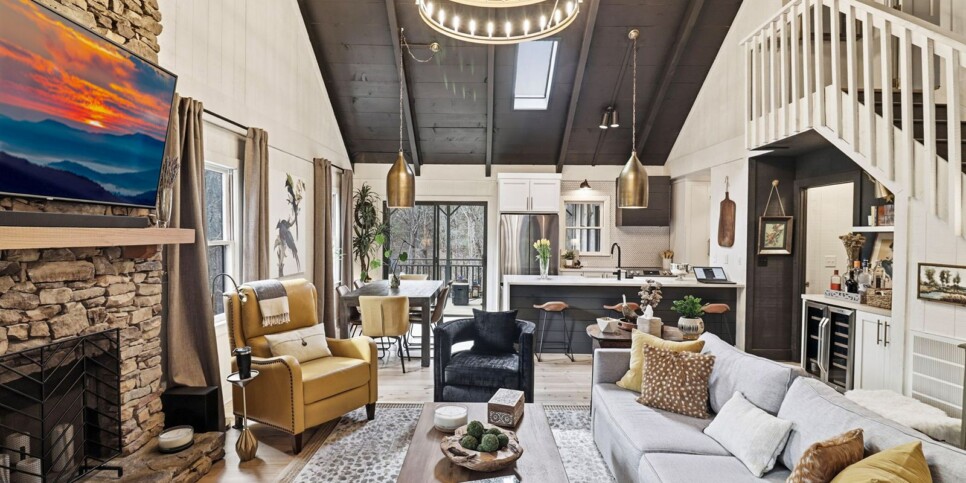Big Canoe - Long & Short of It - Living Room