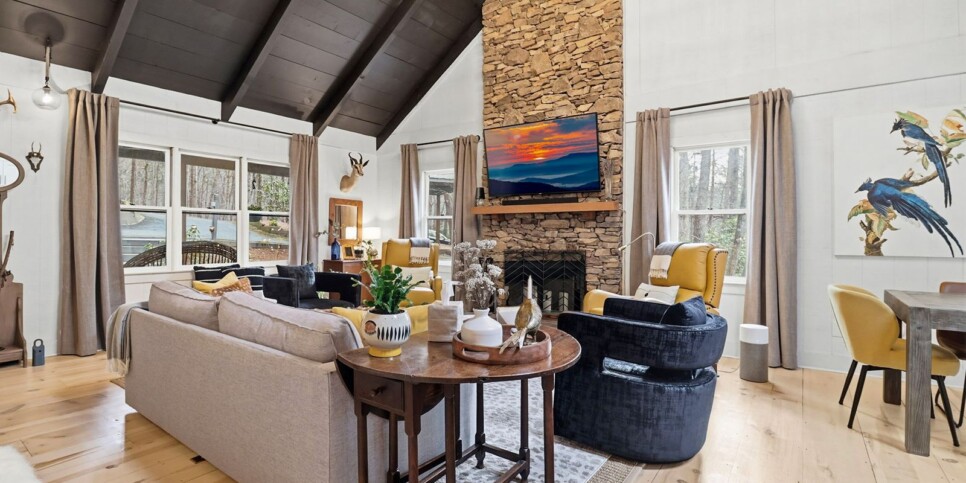 Big Canoe - Long & Short of It - Living Room