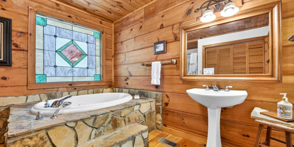 Blue Ridge Chestnut Bearcation Bathroom