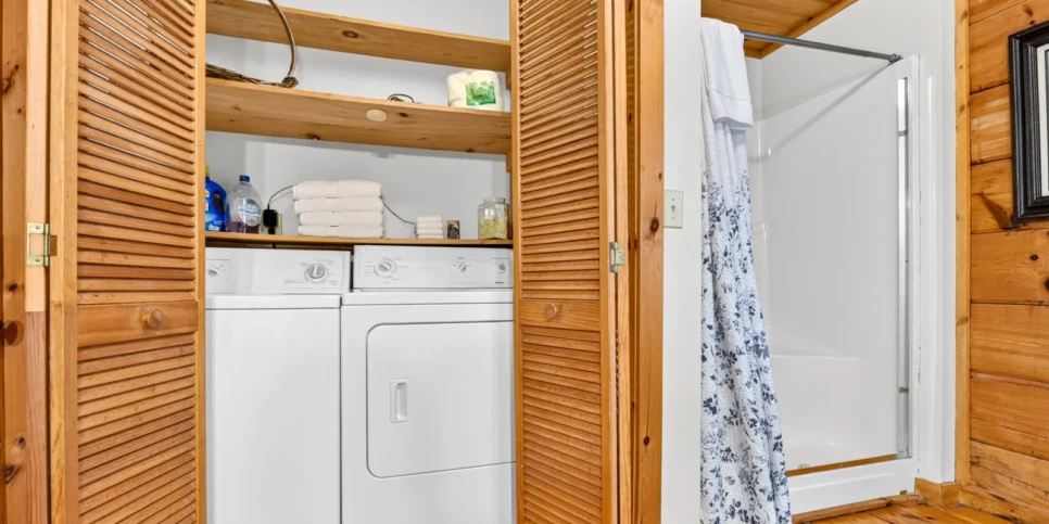 Blue Ridge Chestnut Bearcation Bathroom