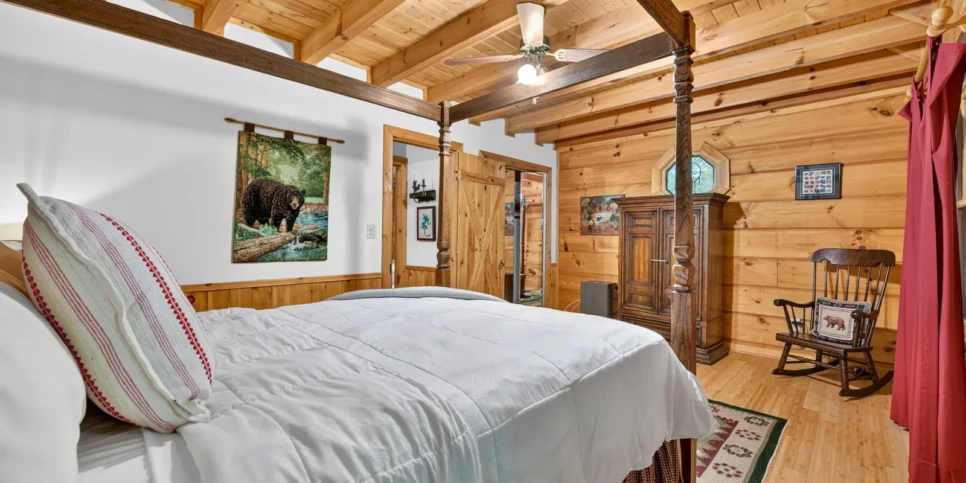Blue Ridge Chestnut Bearcation Bedroom