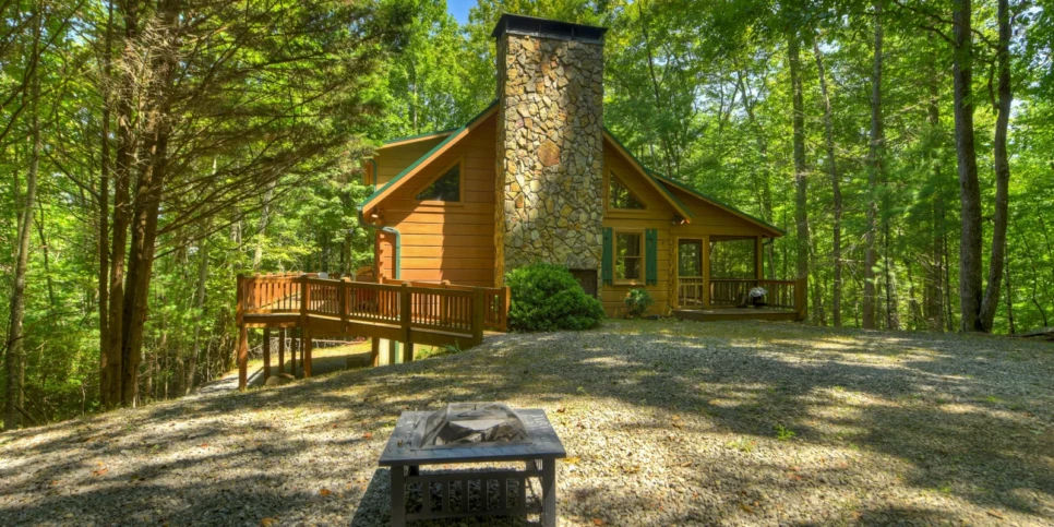 Blue Ridge Chestnut Bearcation Exterior