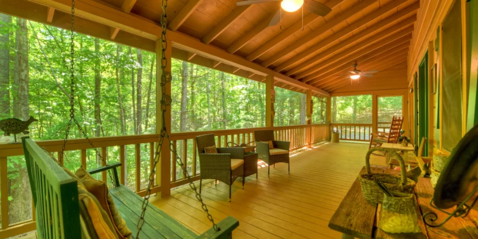Blue Ridge Chestnut Bearcation Exterior