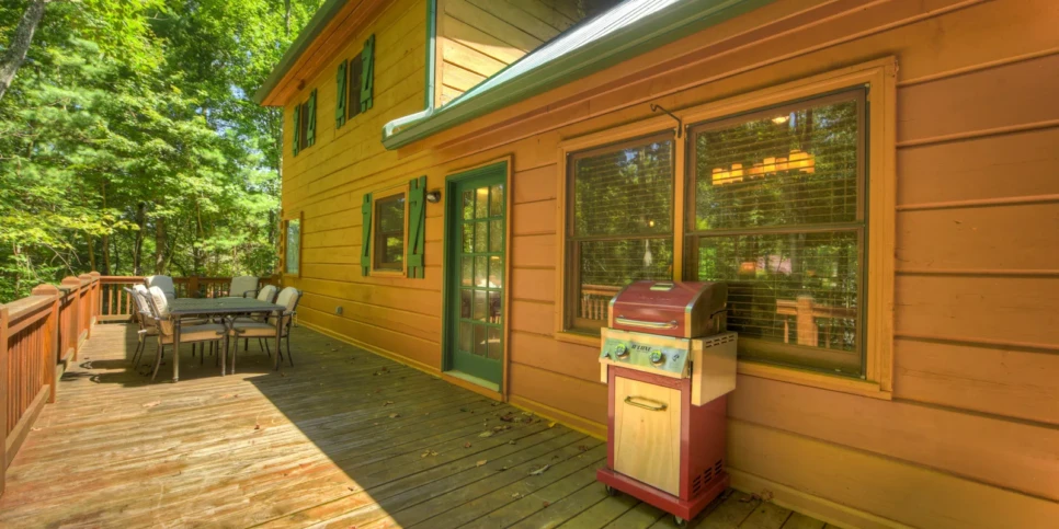 Blue Ridge Chestnut Bearcation Exterior