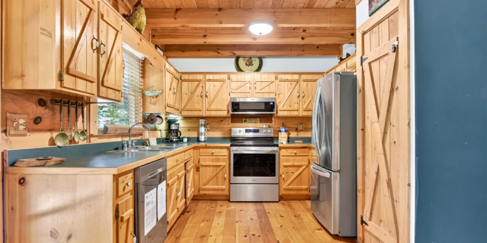 Blue Ridge Chestnut Bearcation Kitchen