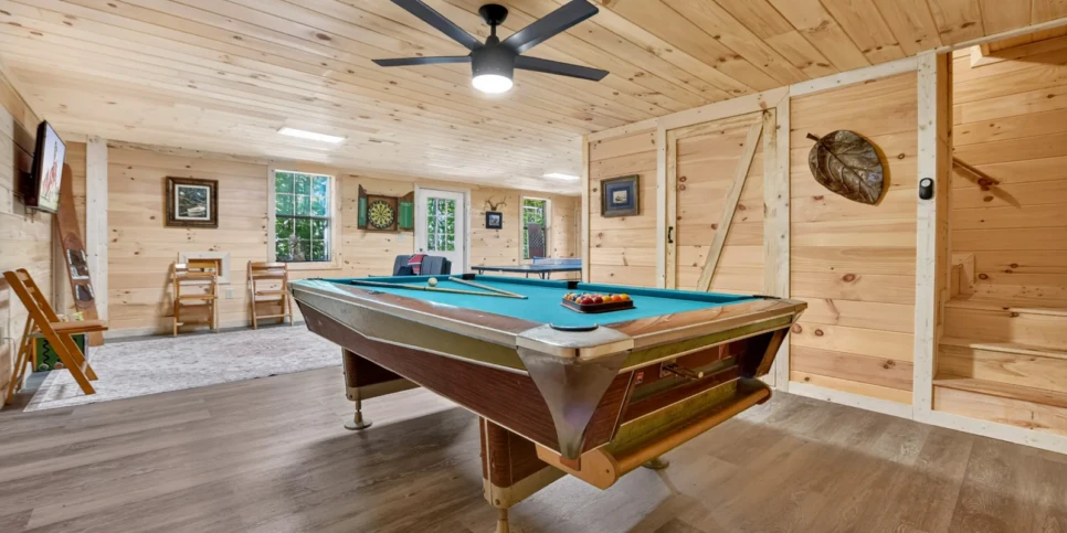 Blue Ridge Chestnut Bearcation Rec Room