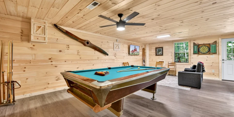 Blue Ridge Chestnut Bearcation Rec Room