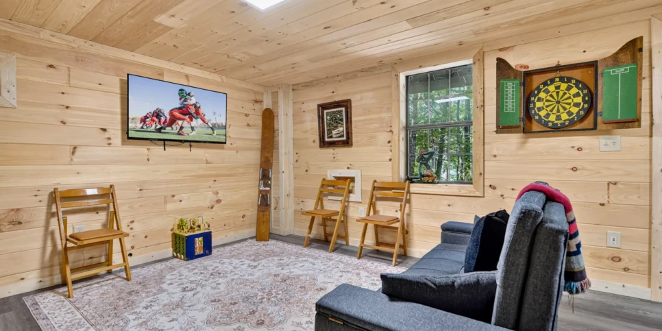 Blue Ridge Chestnut Bearcation Rec Room