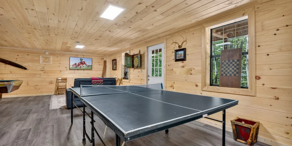 Blue Ridge Chestnut Bearcation Rec Room