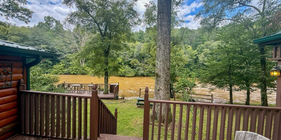 Blue Ridge Riverfront Dreams Exterior