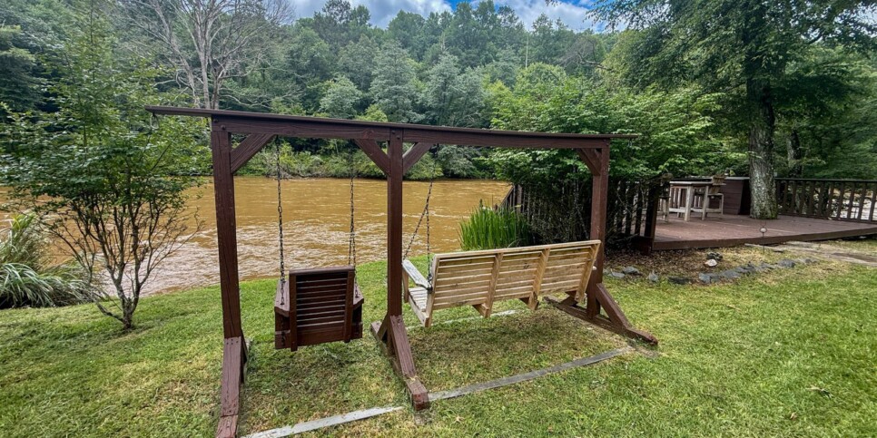 Blue Ridge Riverfront Dreams Exterior