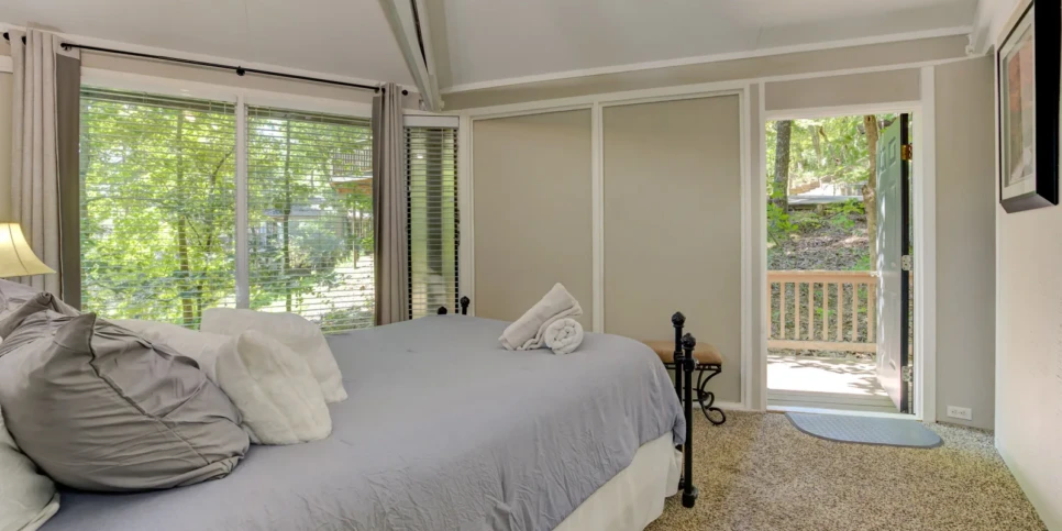 Big Canoe Treehouse Mountain Bedroom