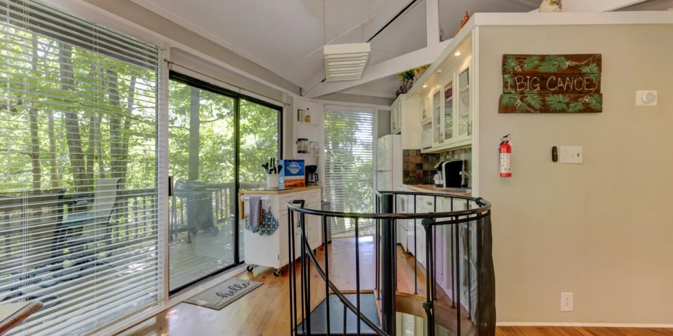 Big Canoe Treehouse Mountain kitchen