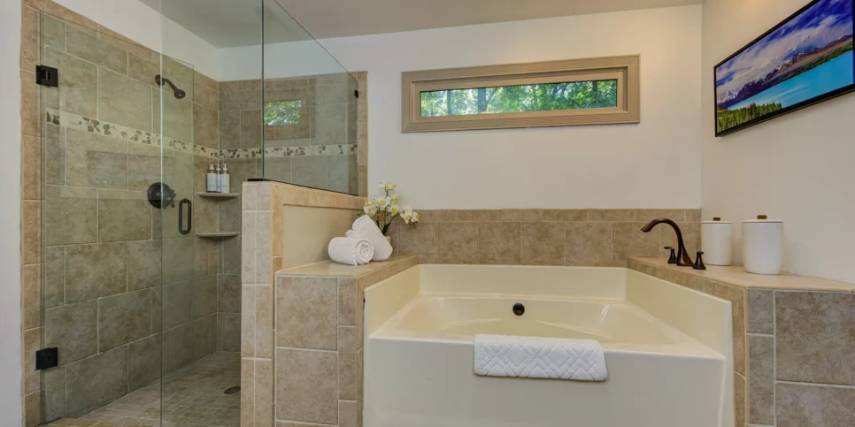 Big Canoe - The Cheeky Kea - Bathroom