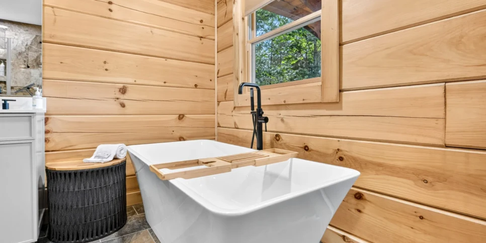 Blue Ridge Retreat On Wolf Creek Bathroom
