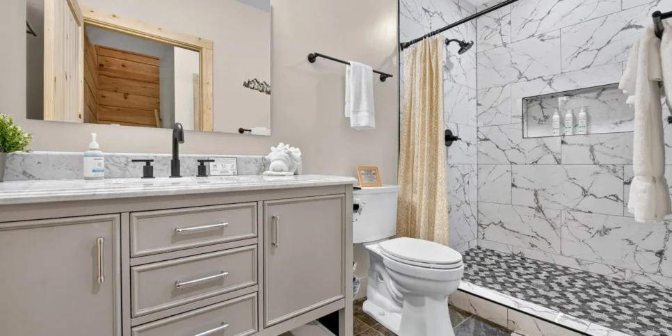 Blue Ridge Retreat On Wolf Creek Bathroom