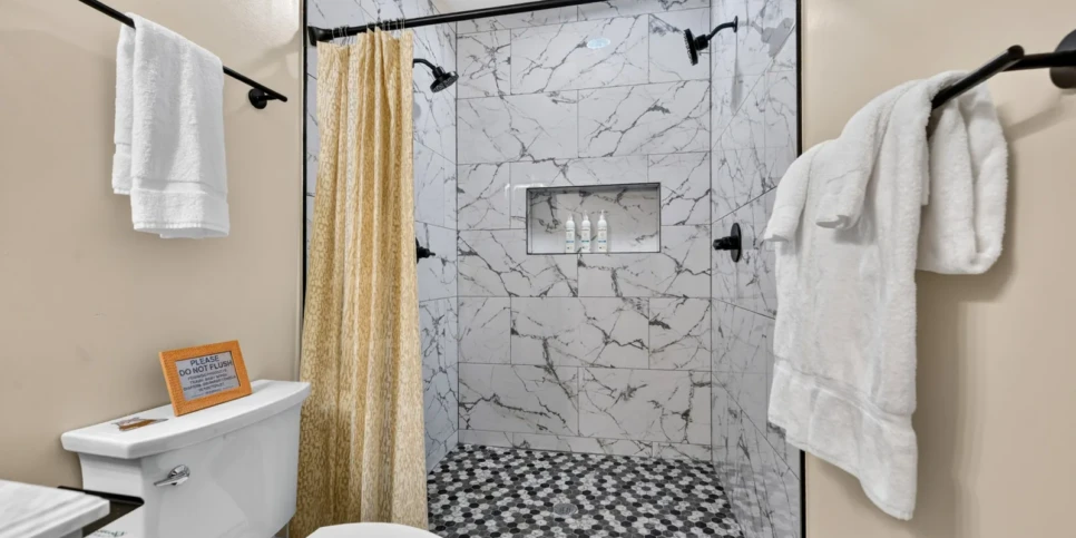 Blue Ridge Retreat On Wolf Creek Bathroom