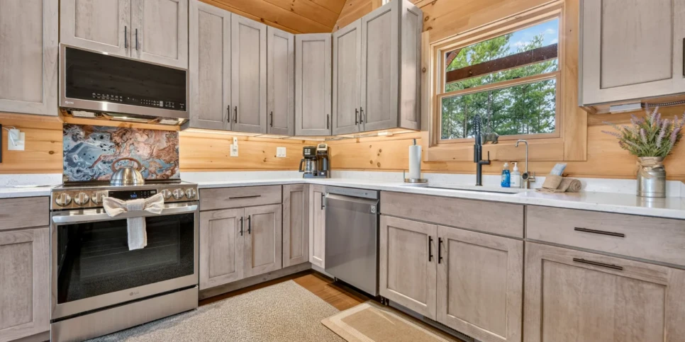 Blue Ridge Retreat On Wolf Creek Kitchen