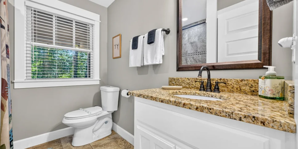 Blue Ridge Davis Hideaway Bathroom