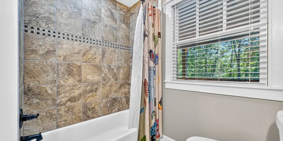 Blue Ridge Davis Hideaway Bathroom