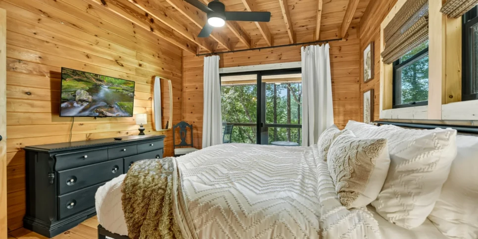 Blue Ridge Hothouse Creek Retreat Bedroom